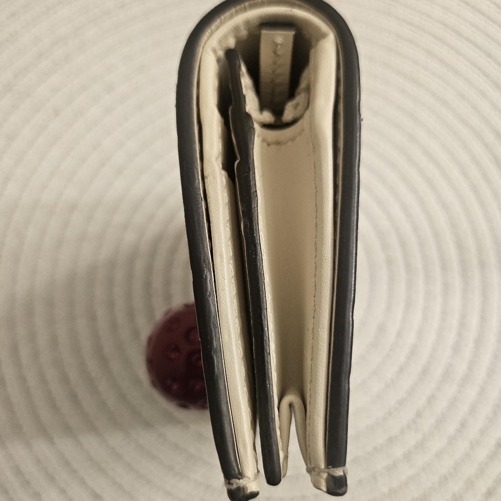 🔴SOLD🔴      Gucci GG Embossed Cherry Card Holder / Small Wallet 🍒Cherry - Picture 4 of 10